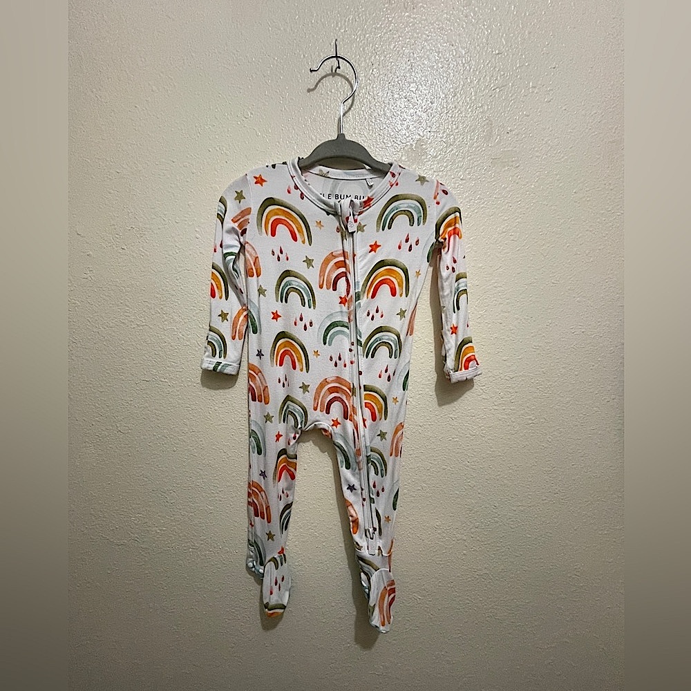 Bums And Roses “Lucky Charm” footed zipper sleeper 0-3m